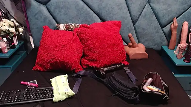 Snapshot of Luciana_Ass chatting on 11/24/25, 08:30 Luciana Ass online show from 11/24/25, 08:30