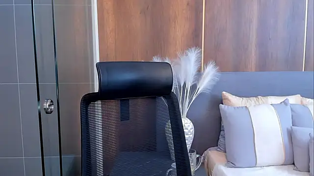 AishaPeyton online show from 12/17/24, 09:07