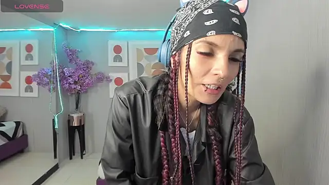 Dafne huges online show from 12/14/24, 07:46