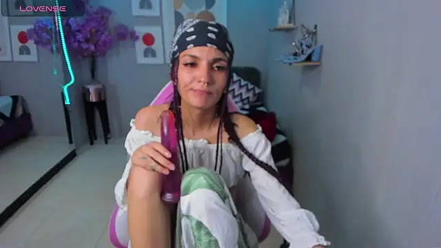 Dafne huges online show from 12/14/24, 10:50