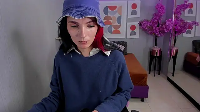 Dafne huges online show from 01/18/25, 01:41