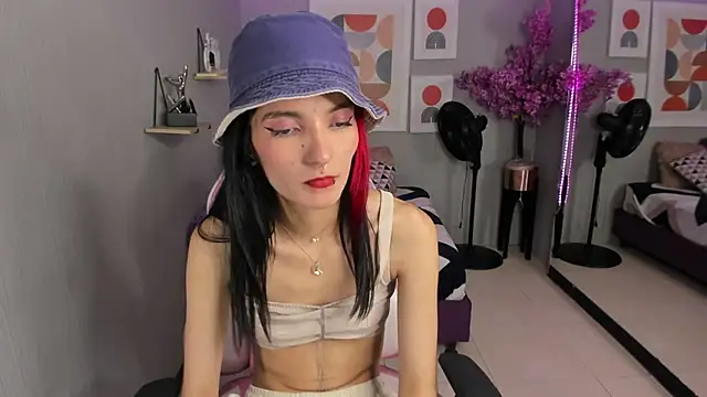 Dafne huges online show from 01/31/25, 01:33