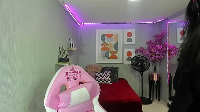 Dafne huges online show from 02/11/25, 07:16