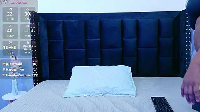 petitelittleebony online show from 10/31/25, 02:56