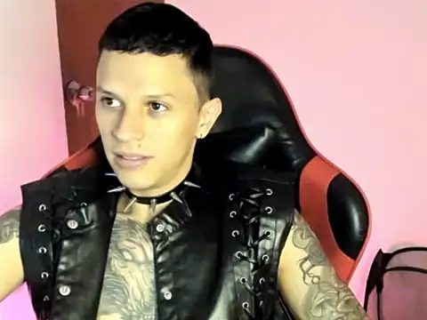 Snapshot of goodboy69l chatting on 04/19/26, 03:55 goodboy69l online show from 04/19/26, 03:55