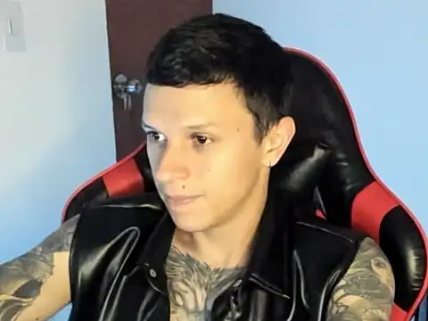 Snapshot of goodboy69l chatting on 05/19/26, 01:00 goodboy69l online show from 05/19/26, 01:00