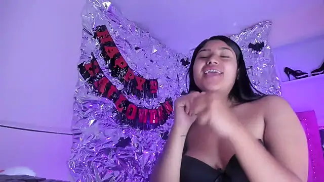 SarahStones online show from 11/12/25, 11:10