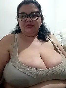 Snapshot of Madisonpalacio chatting on 10/29/25, 02:03 Madisonpalacio online show from 10/29/25, 02:03