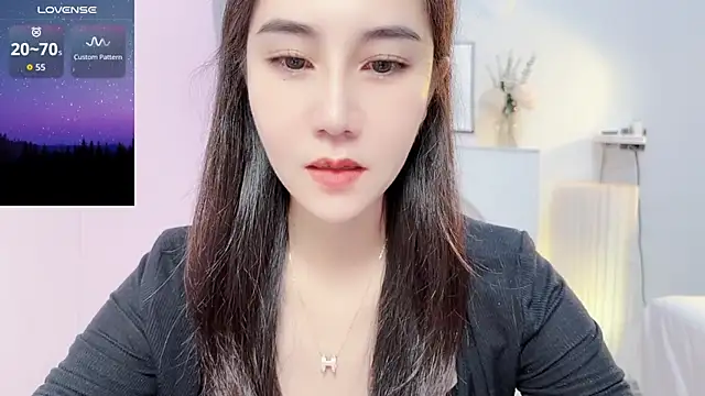 Snapshot of newwell chatting on 10/20/25, 02:17 newwell online show from 10/20/25, 02:17