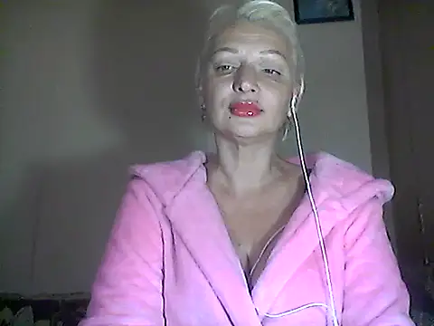 Snapshot of MaryJane441 chatting on 10/14/25, 06:31 MaryJane441 online show from 10/14/25, 06:31