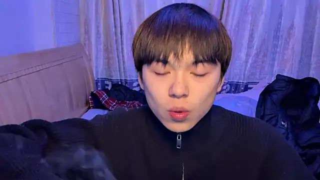 xiaottt1918 online show from 01/15/25, 12:36