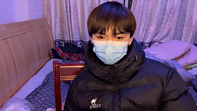 xiaottt1918 online show from 01/15/25, 03:39