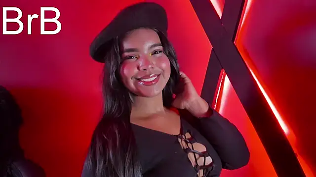 Snapshot of zoe_roux21 chatting on 10/05/25, 10:07 zoe roux21 online show from 10/05/25, 10:07