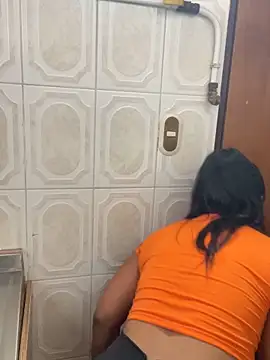 Snapshot of zoe_roux21 chatting on 10/23/25, 10:19 zoe roux21 online show from 10/23/25, 10:19