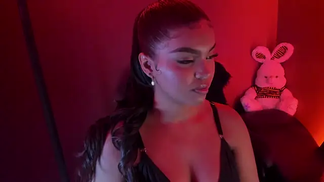 Snapshot of zoe_roux21 chatting on 10/29/25, 02:58 zoe roux21 online show from 10/29/25, 02:58