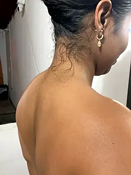 Snapshot of zoe_roux21 chatting on 11/01/25, 02:57 zoe roux21 online show from 11/01/25, 02:57