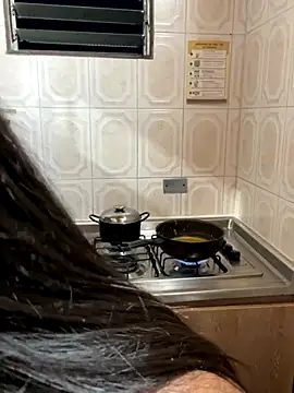 Snapshot of zoe_roux21 chatting on 11/07/25, 12:21 zoe roux21 online show from 11/07/25, 12:21