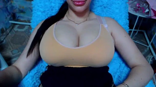 Snapshot of lovelyseu chatting on 11/15/25, 12:56 lovelyseu online show from 11/15/25, 12:56