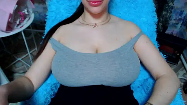 Snapshot of lovelyseu chatting on 12/15/25, 07:23 lovelyseu online show from 12/15/25, 07:23