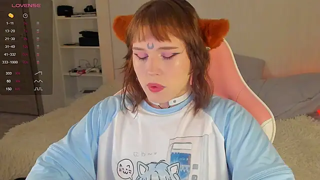 Snapshot of Spliti_moon chatting on 10/12/25, 01:10 Spliti moon online show from 10/12/25, 01:10