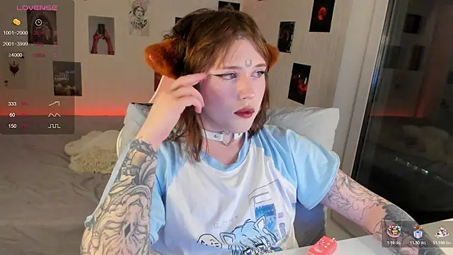 Snapshot of Spliti_moon chatting on 11/23/25, 01:44 Spliti moon online show from 11/23/25, 01:44