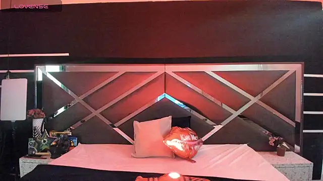 Snapshot of SexyNaf chatting on 09/25/25, 07:06 SexyNaf online show from 09/25/25, 07:06