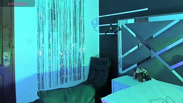 Snapshot of SexyNaf chatting on 10/17/25, 07:27 SexyNaf online show from 10/17/25, 07:27