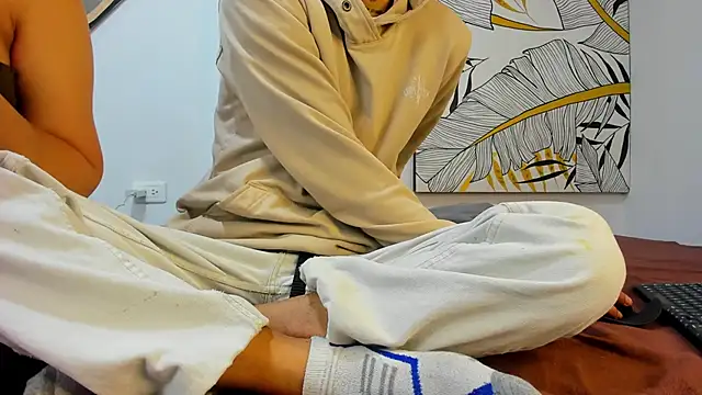 Snapshot of elena_and_derek chatting on 12/28/24, 09:52 elena and derek online show from 12/28/24, 09:52