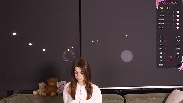 Snapshot of AnnaSiren chatting on 12/13/24, 02:10 AnnaSiren online show from 12/13/24, 02:10