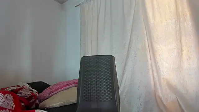Snapshot of cristinamontiel chatting on 04/11/26, 02:21 cristinamontiel online show from 04/11/26, 02:21