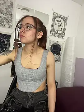 Snapshot of Carlaat chatting on 12/19/24, 09:17 Carlaat online show from 12/19/24, 09:17