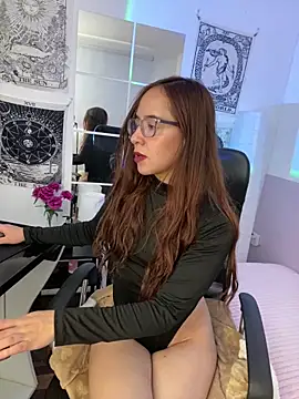 Snapshot of Carlaat chatting on 02/05/25, 08:25 Carlaat online show from 02/05/25, 08:25