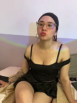 Snapshot of Carlaat chatting on 02/10/25, 11:23 Carlaat online show from 02/10/25, 11:23