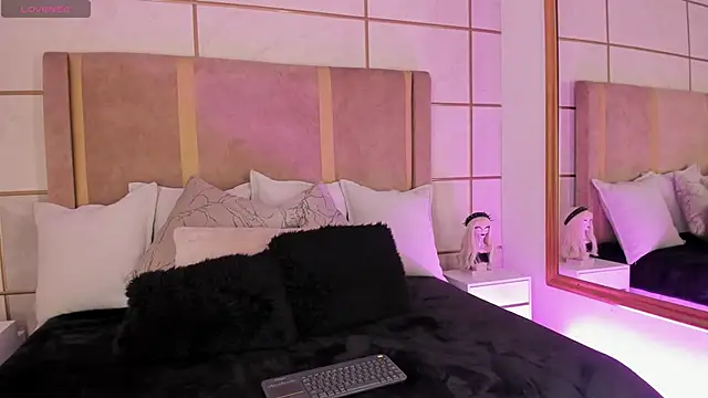 Snapshot of Kittenmeuw chatting on 01/14/25, 03:32 Kittenmeuw online show from 01/14/25, 03:32