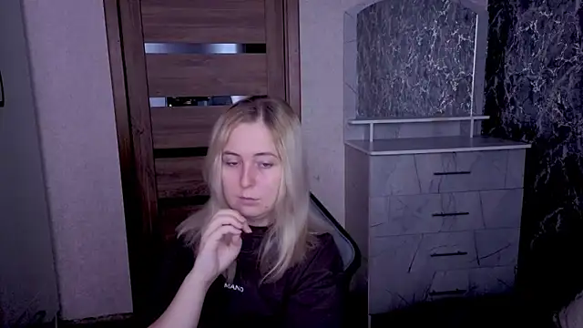 Kristy-Max online show from 05/25/26, 01:44