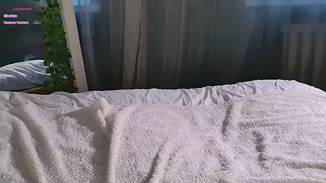 SunnyRisha online show from 09/28/25, 05:13