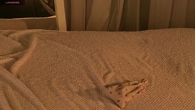 Snapshot of SunnyRisha chatting on 12/02/25, 05:13 SunnyRisha online show from 12/02/25, 05:13