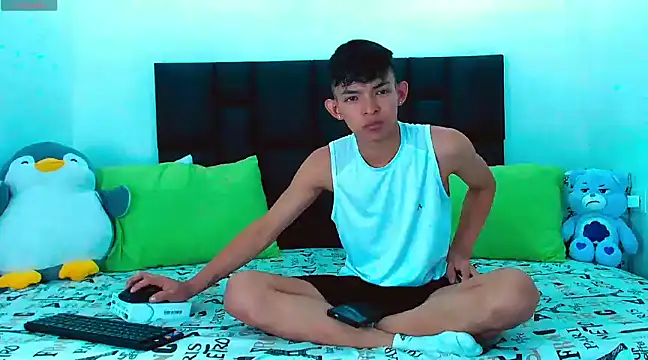 Snapshot of Tonny_twink_ chatting on 02/06/25, 04:53 Tonny twink online show from 02/06/25, 04:53