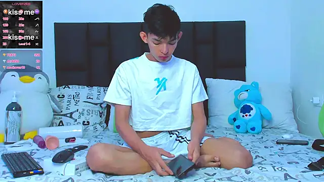 Snapshot of Tonny_twink_ chatting on 02/23/25, 04:35 Tonny twink online show from 02/23/25, 04:35
