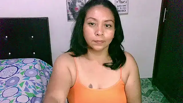 Snapshot of zaray_bella chatting on 11/11/25, 10:54 zaray bella online show from 11/11/25, 10:54