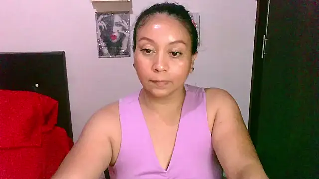 Snapshot of zaray_bella chatting on 11/18/25, 10:25 zaray bella online show from 11/18/25, 10:25