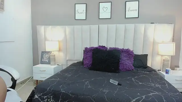 Snapshot of lyzzi_smith01 chatting on 03/14/25, 05:02 lyzzi smith01 online show from 03/14/25, 05:02