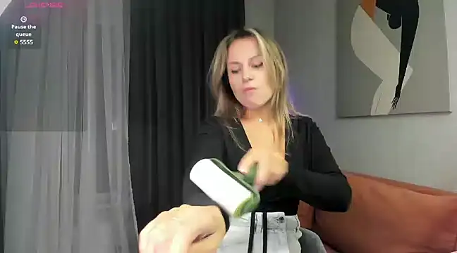  cometoseeme  online show from 12/08/24, 04:50