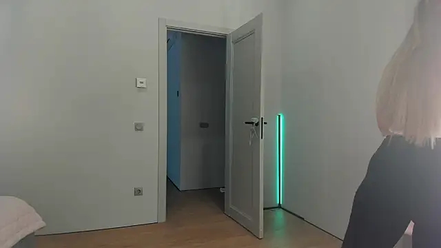  cometoseeme  online show from 10/10/25, 02:16