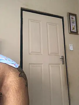 Snapshot of niccki3 chatting on 12/31/24, 04:27 niccki3 online show from 12/31/24, 04:27