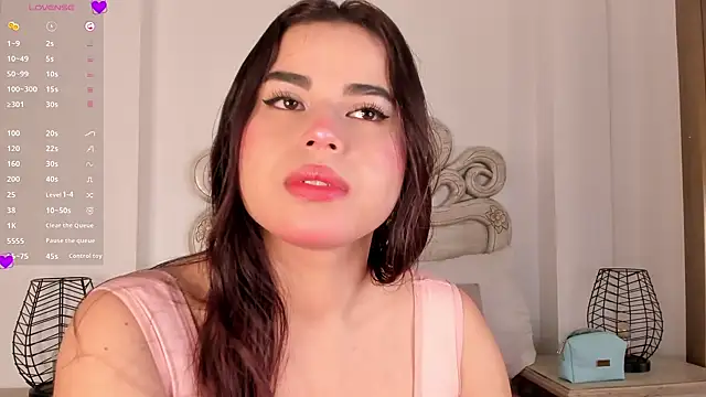 Victoria vallejo  online show from 03/21/25, 11:33