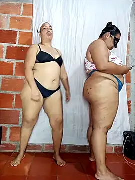 Snapshot of Lucky-hot-girls chatting on 01/06/25, 01:52 Lucky-hot-girls online show from 01/06/25, 01:52