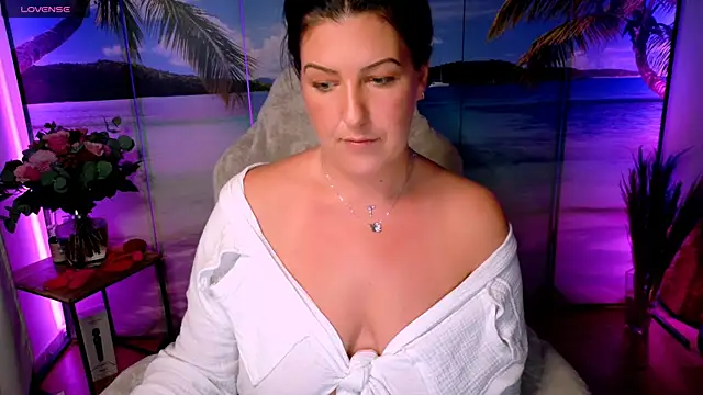 Snapshot of NatiLove35 chatting on 11/10/25, 07:02 NatiLove35 online show from 11/10/25, 07:02