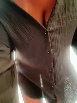 Snapshot of NatiLove35 chatting on 12/14/25, 08:09 NatiLove35 online show from 12/14/25, 08:09