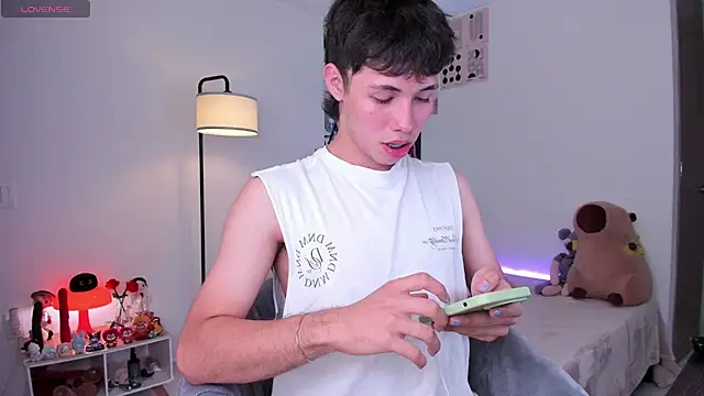 Snapshot of angel_bless19 chatting on 10/30/25, 09:26 angel bless19 online show from 10/30/25, 09:26